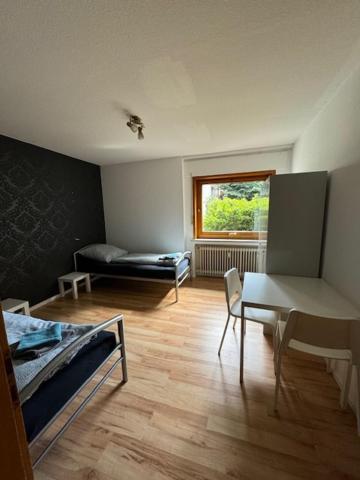 7 Monteurwohnung Messewohnung Bis Zu 6 Personen Daimlerstrasse 4 Eg Links Apartment *