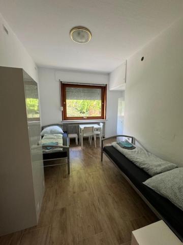 7 Monteurwohnung Messewohnung Bis Zu 6 Personen Daimlerstrasse 4 Eg Links *